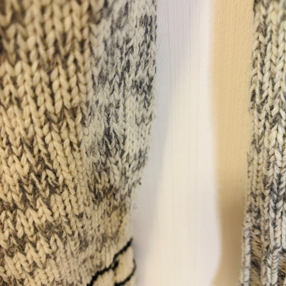 Aritzia TNA Sea To Sky 100% lambswool Sweater Grey Sz Small - Picture 7 of 7